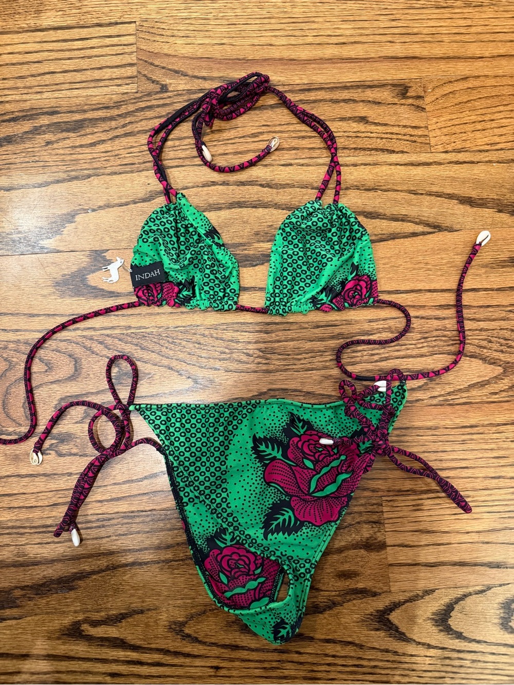Indah Bongo Bikini - Picture 7 of 8